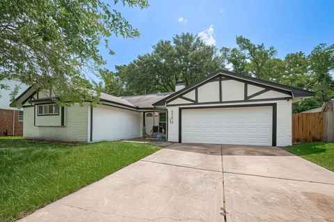 Photo of 7706 Ashmole Lane, Houston, TX 77088 (MLS # 11853000)