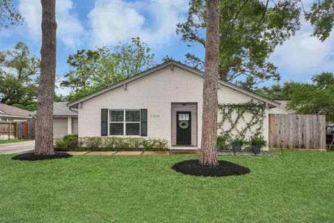 Photo of 11414 Valley Stream Drive, Houston, TX 77043 (MLS # 20853757)