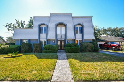 Photo of 6103 Portal Drive, Houston, TX 77096 (MLS # 62625883)