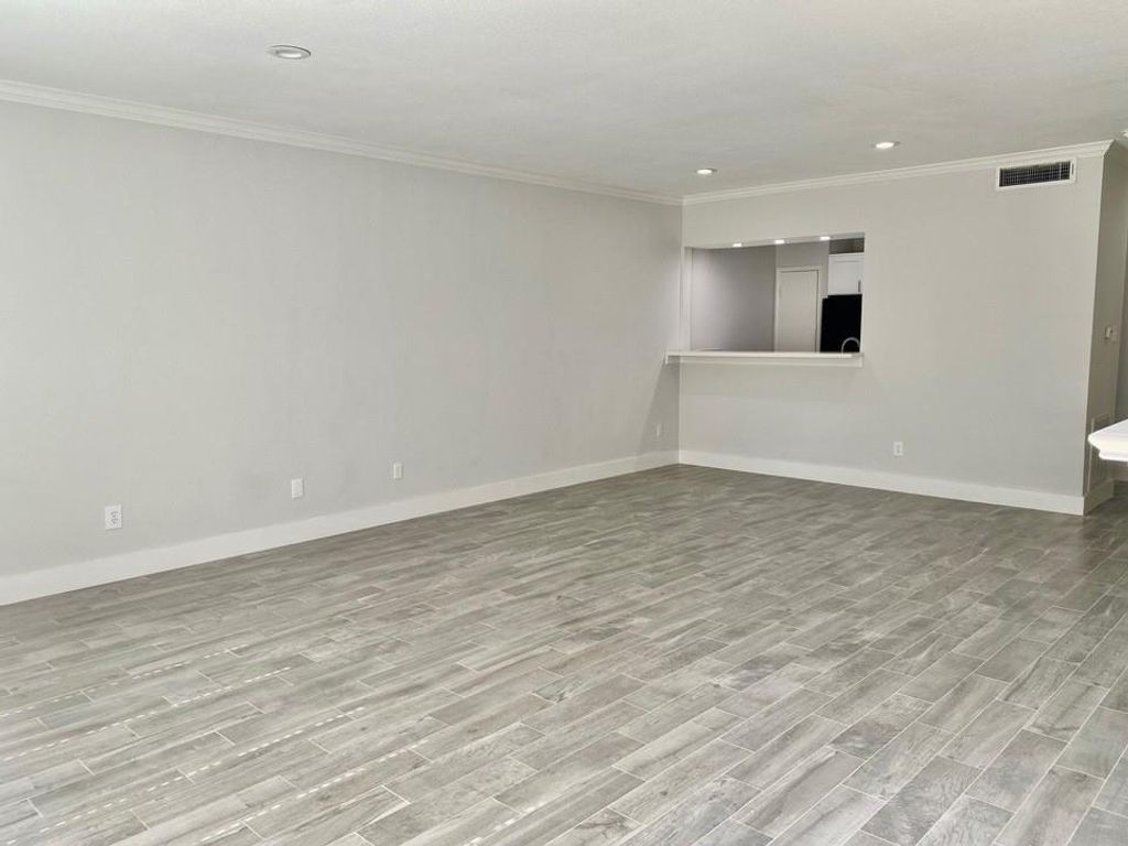 Photo of 632 Wilcrest Drive #632, Houston, TX 77042 (MLS # 18499243)