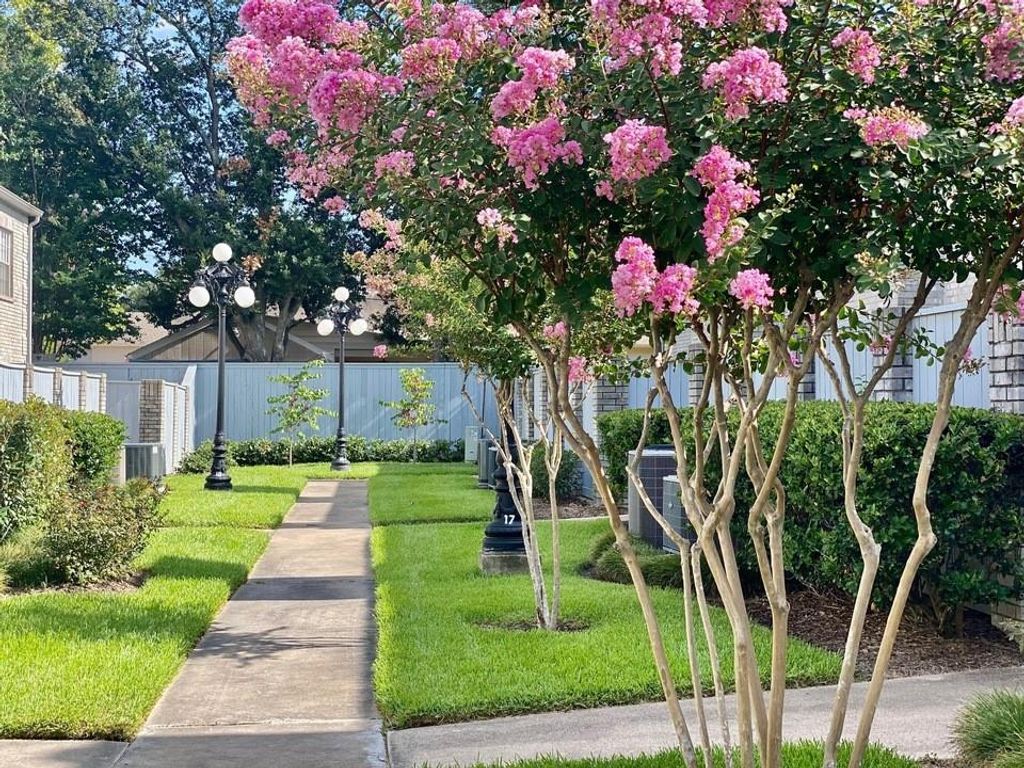 Photo of 632 Wilcrest Drive #632, Houston, TX 77042 (MLS # 18499243)