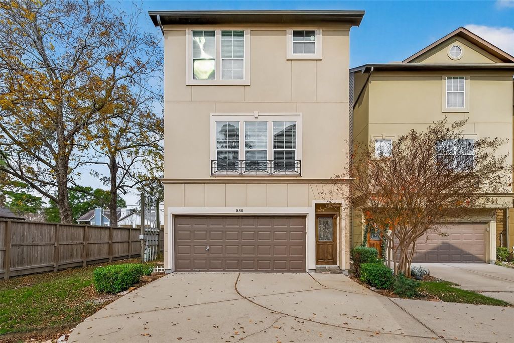 Photo of 880 Fisher Street, Houston, TX 77018 (MLS # 17942553)