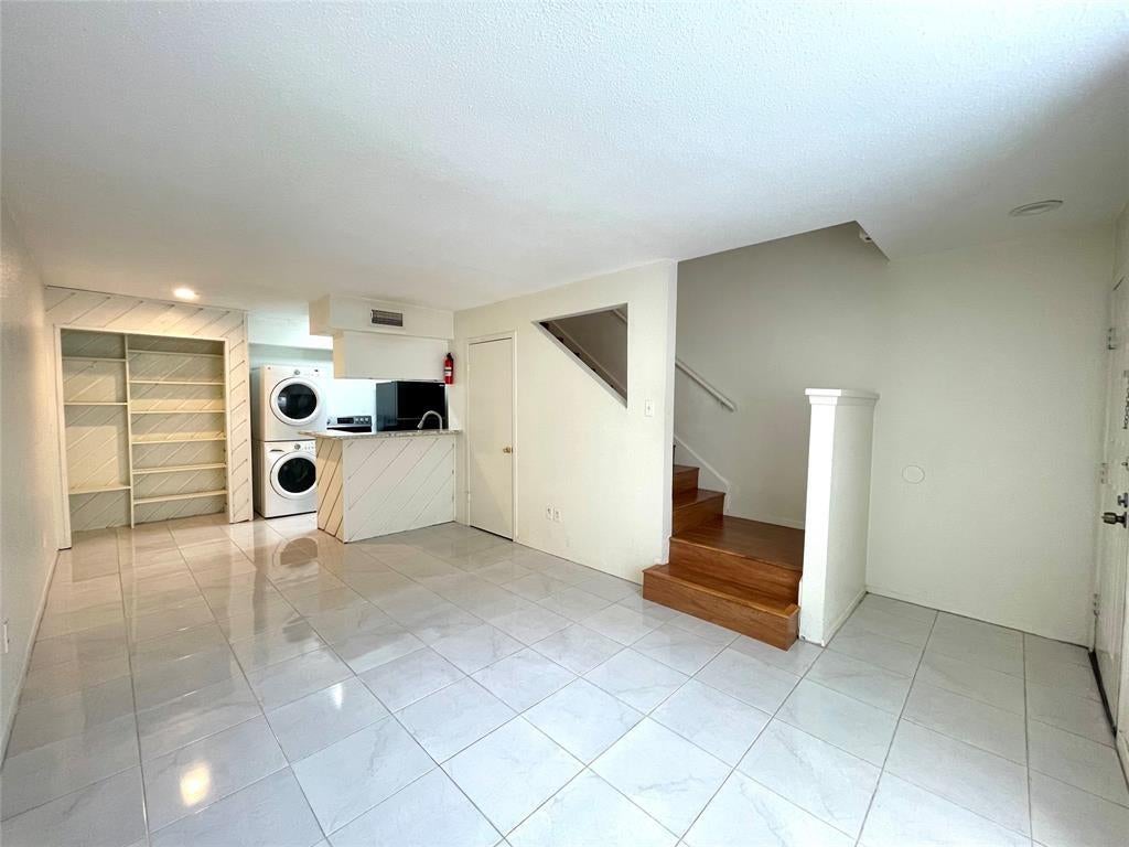 Photo of 2100 Wilcrest Drive #123, Houston, TX 77042 (MLS # 92419025)