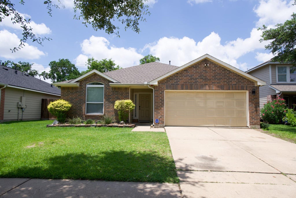 Photo of 2710 Sockeye Drive, Houston, TX 77045 (MLS # 5995083)