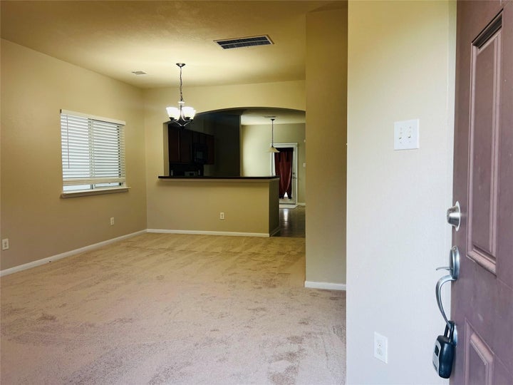 Photo 1 of 20 — 1721 Claremont Garden Circle, Houston, TX 77047