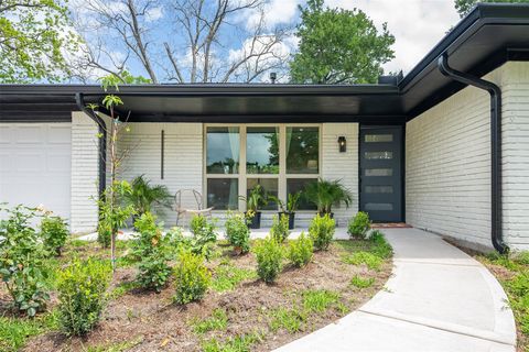 Photo of 5326 Carew Street, Houston, TX 77096 (MLS # 27714996)