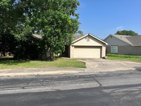 Homes For Sale - 14611 Highland Ridge<br/> San Antonio, TX 78233