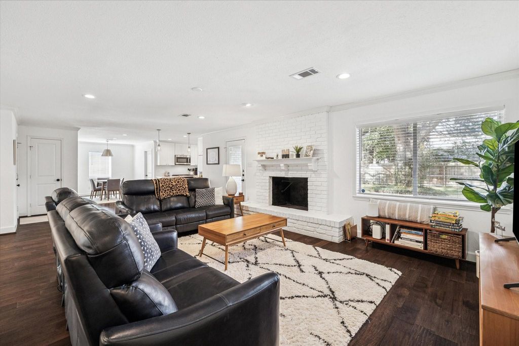 Photo of 5722 Kuldell Drive, Houston, TX 77096 (MLS # 24476456)