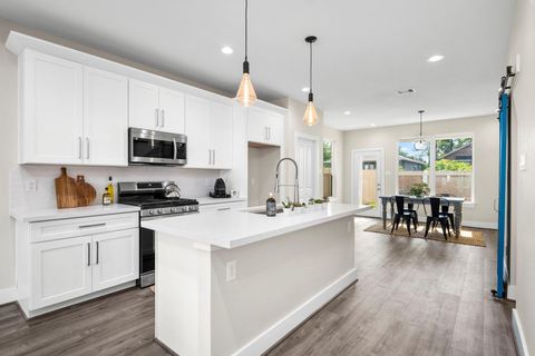 Photo of 8016 Willow Street #B, Houston, TX 77088 (MLS # 67789047)