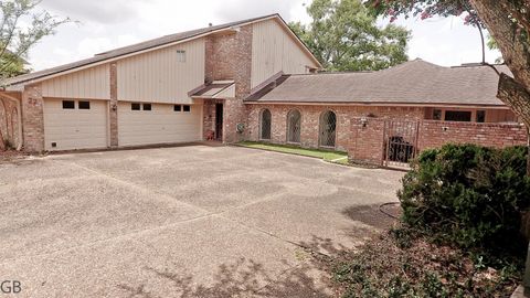 Homes For Sale - 27 Charleston Street<br/> Sugar Land, TX 77478