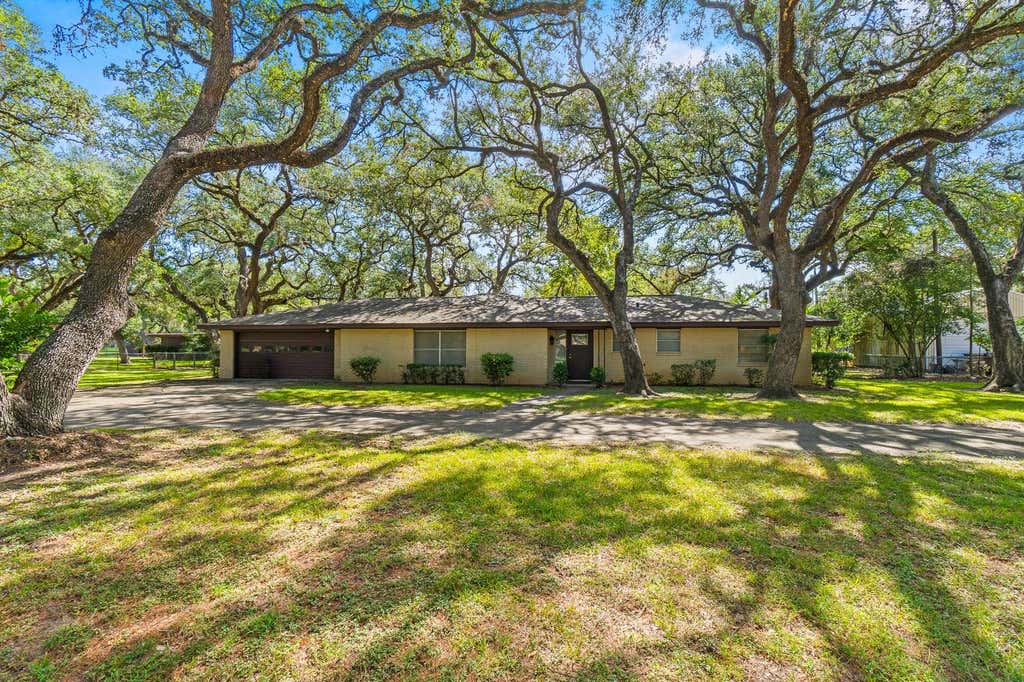 Photo of 113 Krupka Street, Columbus, TX 78934 (MLS # 17101058)