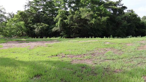 Photo of 9 Bayou Bend Drive Drive, Baytown, TX 77523 (MLS # 22042810)