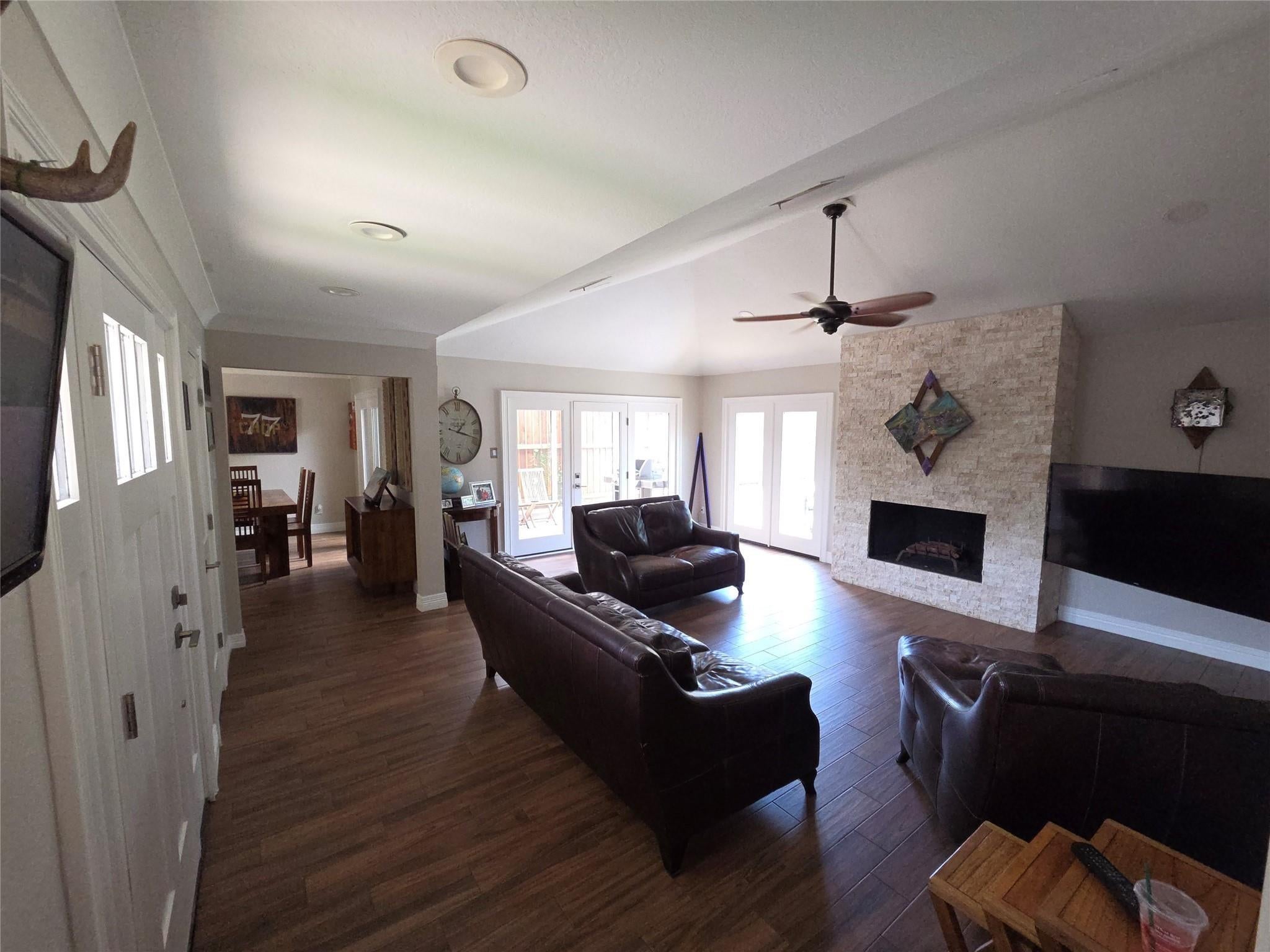2621 Country Club Boulevard