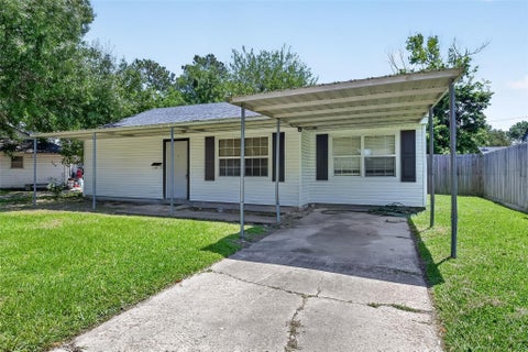 Homes For Sale - 602 Parkway Street<br/> Baytown, TX 77520