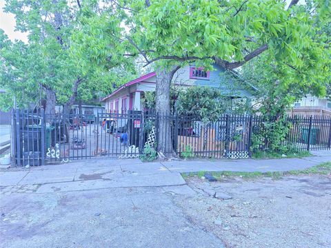 Photo of 1006 Panama Street, Houston, TX 77009 (MLS # 82430218)