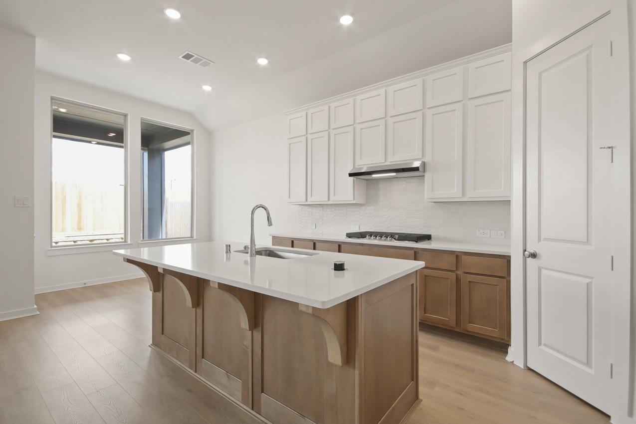 21106 Aspen Adela Cove