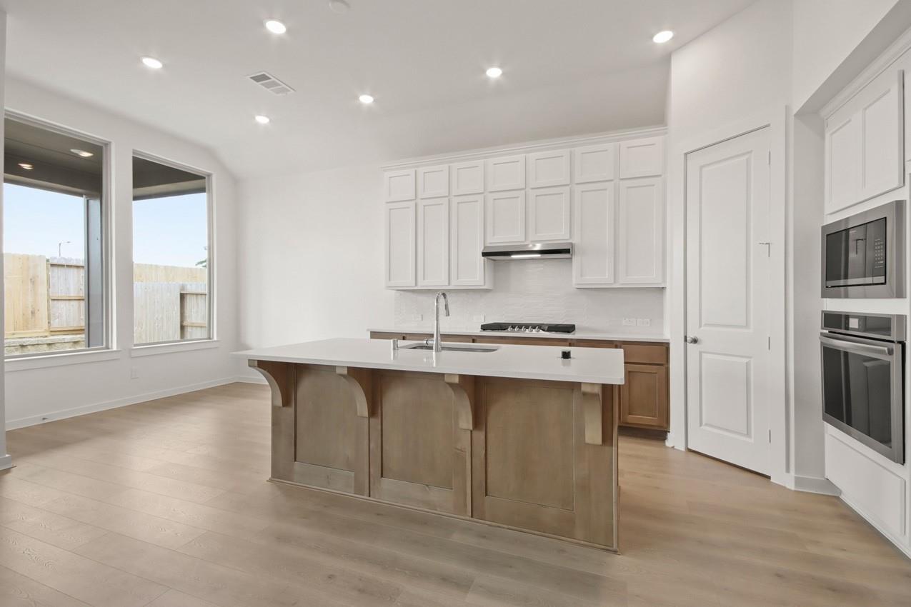 21106 Aspen Adela Cove