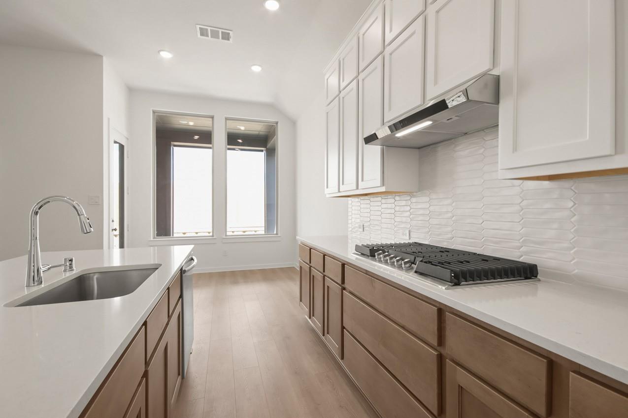 21106 Aspen Adela Cove