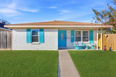 Photo of 4702 Avenue P 1/2, Galveston, TX 77551 (MLS # 76193669)