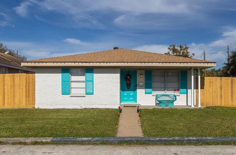 Photo of 4702 Avenue P 1/2, Galveston, TX 77551 (MLS # 76193669)