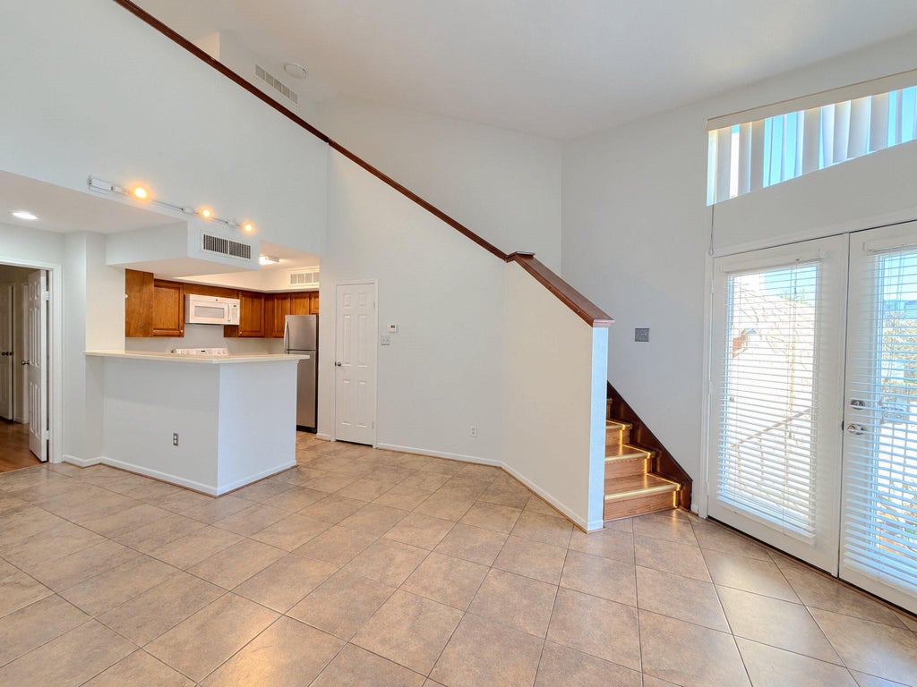 Photo of 10855 Meadowglen Lane #1024, Houston, TX 77042 (MLS # 12218433)