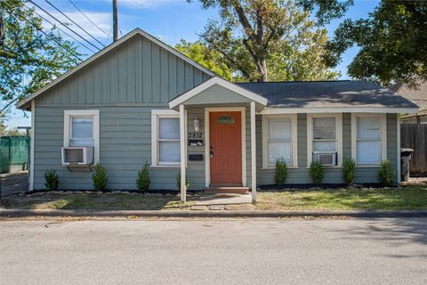Photo of 2812 Cortlandt Street, Houston, TX 77008 (MLS # 2690495)