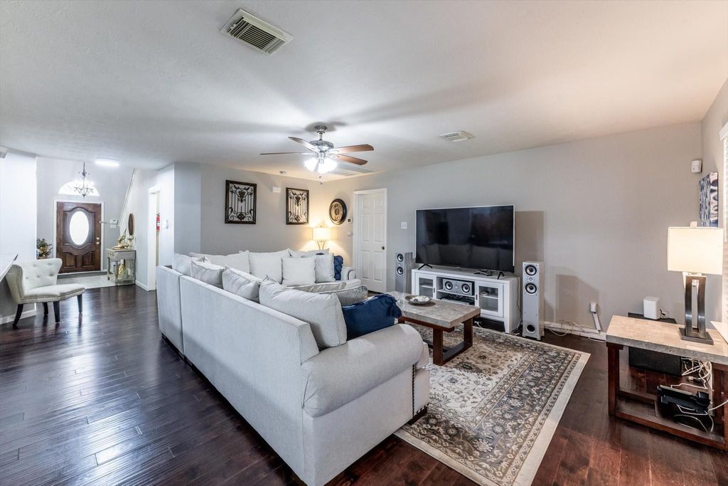 Photo of 13507 Beech Ridge Lane, Houston, TX 77083 (MLS # 33973660)