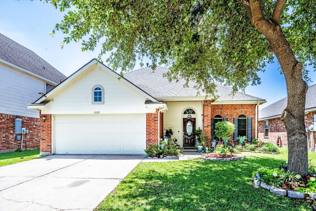 Photo of 13507 Beech Ridge Lane, Houston, TX 77083 (MLS # 33973660)