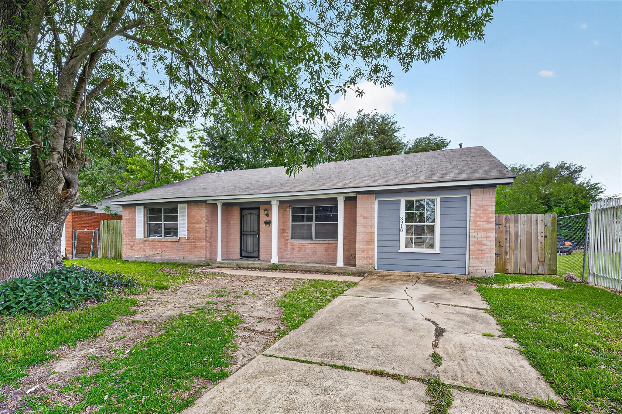 3918 Tavenor Lane