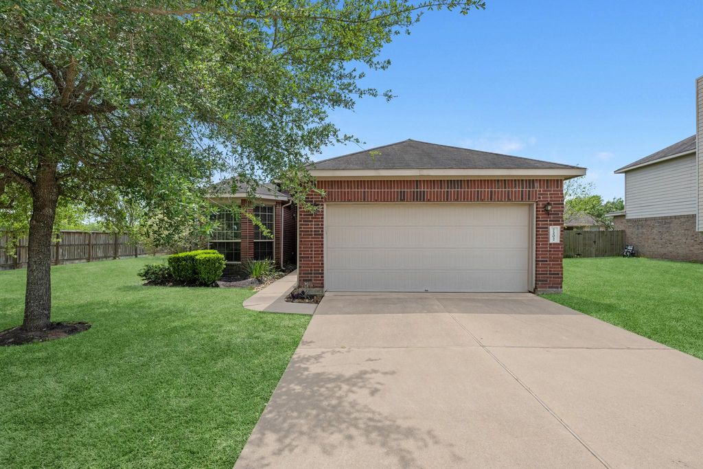Photo of 7202 Northfork Drive, Pearland, TX 77584 (MLS # 17727433)