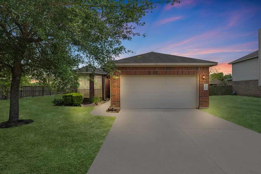 Photo of 7202 Northfork Drive, Pearland, TX 77584 (MLS # 17727433)