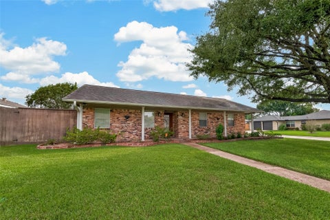Photo of 2210 Lazybrook Drive, Houston, TX 77008 (MLS # 69601899)