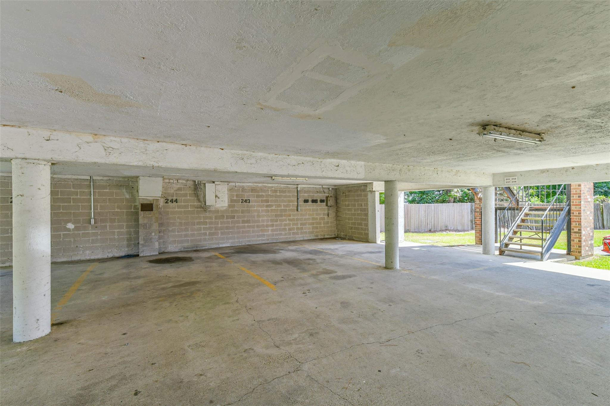 2501 Gulf Freeway 243D