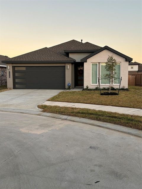 Photo of 7315 Lakeway Bluff Lane, Richmond, TX 77407 (MLS # 85237645)
