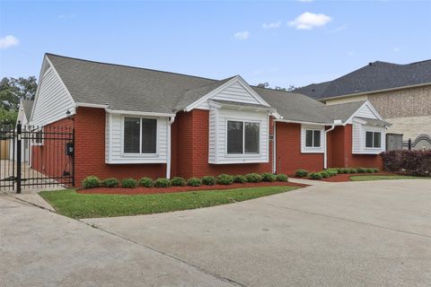 Photo of 12303 Barryknoll Lane, Houston, TX 77024 (MLS # 68286956)