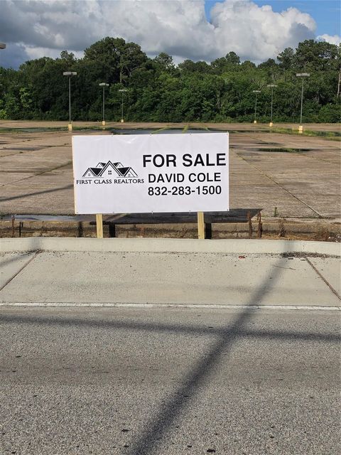 Photo of 7300 E Houston Road, Houston, TX 77028 (MLS # 72612301)