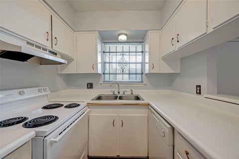 Condo For Rent - 7714 Renwick Drive #K113<br/> Harris County, Houston, TX 77081