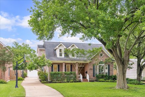 Photo of 1114 Colonial Street, Bellaire, TX 77401 (MLS # 63055293)