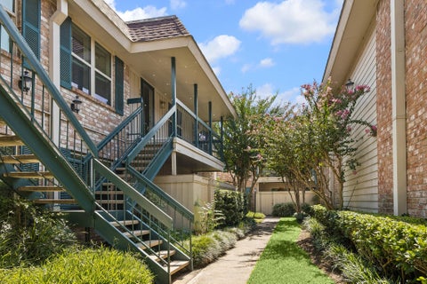 Condo For Sale - 845 Augusta Drive #57<br/> Houston, TX 77057