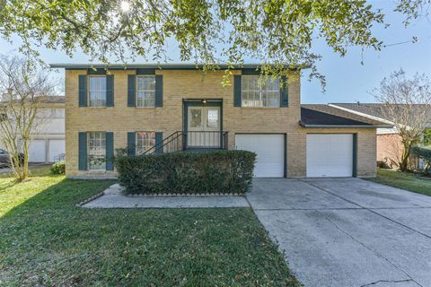 Photo of 406 Mcconn Court, Houston, TX 77598 (MLS # 65619615)