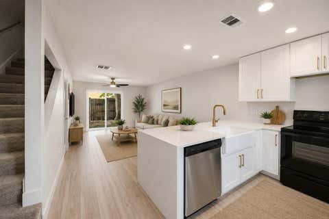 Townhouse For Sale - 11000 Kinghurst Drive #187<br/> Houston, TX 77099