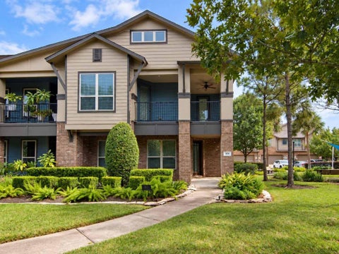 Photo of 409 Via Regatta Drive, Webster, TX 77598 (MLS # 18436989)