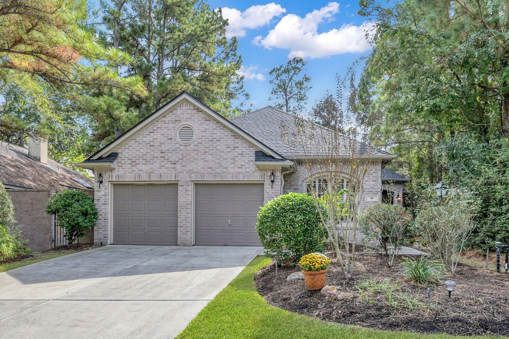 Photo of 39 E Honey Grove Place, The Woodlands, TX 77382 (MLS # 12715211)