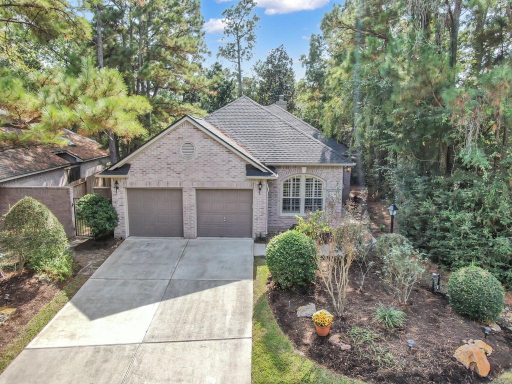 Photo of 39 E Honey Grove Place, The Woodlands, TX 77382 (MLS # 12715211)