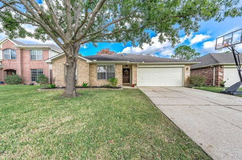 Photo of 4959 Sentry Woods Lane, Pearland, TX 77584 (MLS # 96111442)
