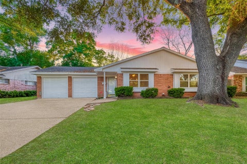 Photo of 722 Venice Street, Sugar Land, TX 77478 (MLS # 10599776)