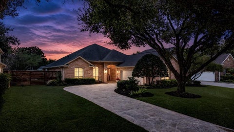 Photo of 4 Crestwood Circle, Sugar Land, TX 77478 (MLS # 79188436)