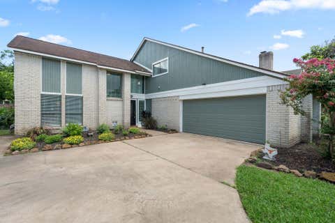 Photo of 403 Banyan Street, Lake Jackson, TX 77566 (MLS # 48924072)