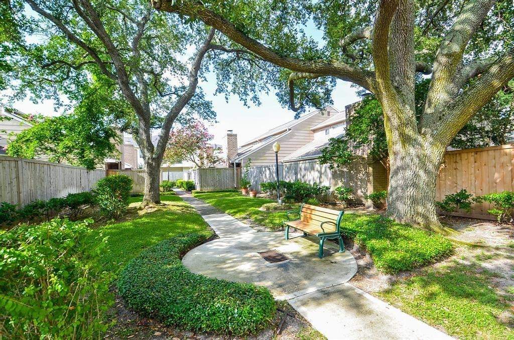 13859 Hollowgreen Drive