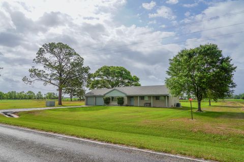 Photo of 9747 N County Road 393, Louise, TX 77455 (MLS # 68928427)